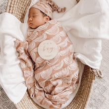 將圖片載入圖庫檢視器 Boho Rainbow Muslin Announcement Set