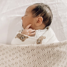 Φόρτωση εικόνας στο εργαλείο προβολής Συλλογής, Knitted Heirloom Baby Blanket (Almond)
